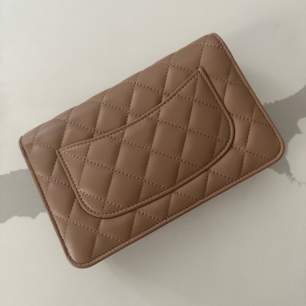 CHANEL TAN/LIGHT BROWN W/ GOLD HARDWARE WALLET ON CHAIN - Picture 2 of 8